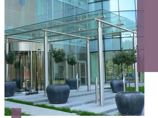 Навесы из стекла на заказ в Переславле-Залесском — монтаж и установка