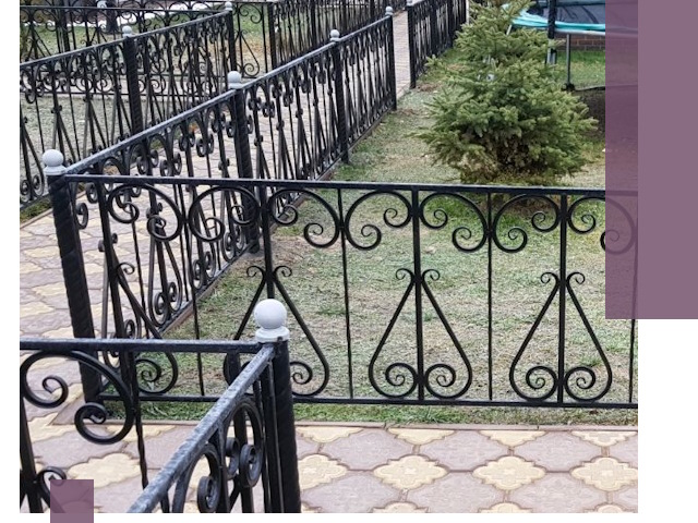 Кованые газонные ограждения под ключ в Переславле-Залесском